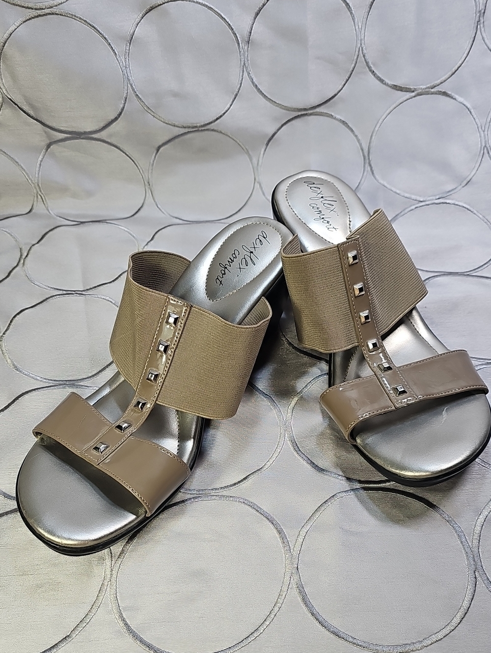 dexflex comfort Taupe Elastic Slide Mules w Silver Footbed and Stud Accents V7